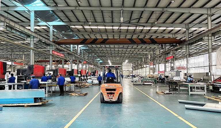 2月10日，新華網(wǎng)報道方大集團開年生產(chǎn)繁忙景象——《聚焦高質量發(fā)展 | 新氣象 新格局 新融合——深圳開局高質量發(fā)展一線觀察》