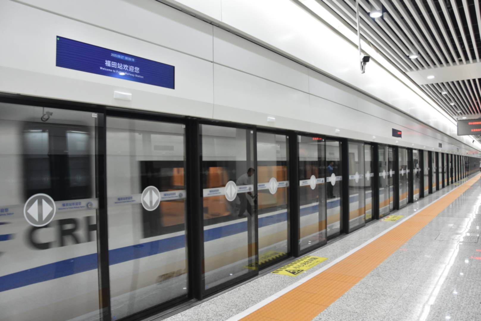 方大首創(chuàng)智能全滑動站臺門于深圳福田高鐵站首次啟用，登陸深圳衛(wèi)視！
