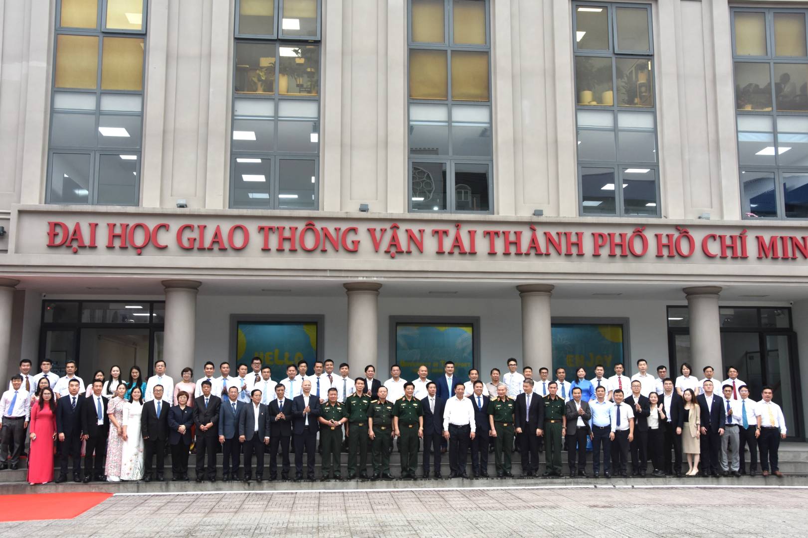 方大與胡志明市交通運輸大學(xué)共建實驗室落成，越南建設(shè)部部長親臨揭牌